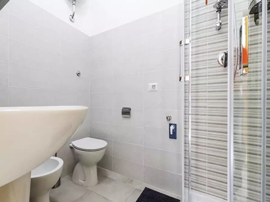 Immagine 9 di Camera in affitto  in Via Fiume delle Perle146 a Roma