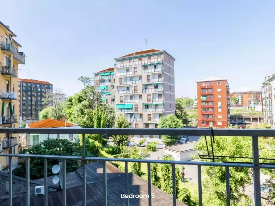 Immagine 15 di Camera in affitto  in Via Intra3 a Milano