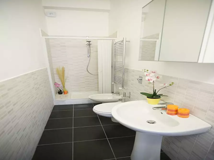 Immagine 19 di Camera in affitto  in Viale Tunisia2 a Milano