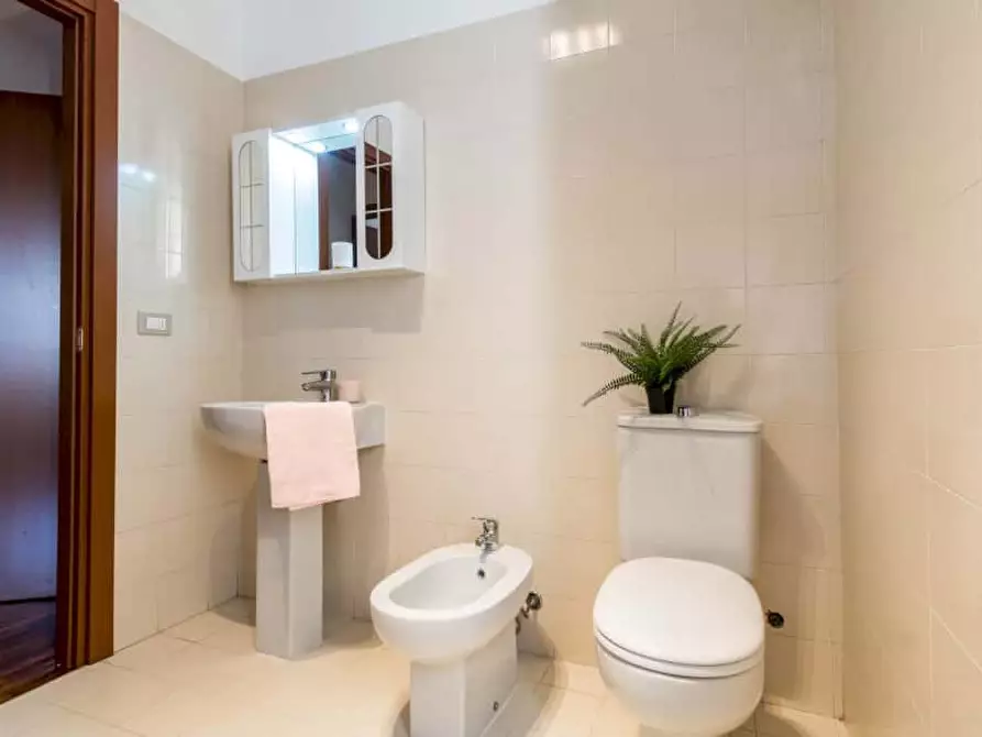 Immagine 7 di Camera in affitto  in Via Luciano Zuccoli19 a Milano