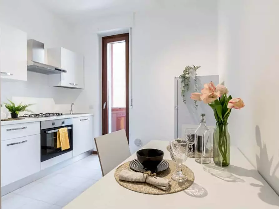 Immagine 6 di Camera in affitto  in Via Luciano Zuccoli19 a Milano