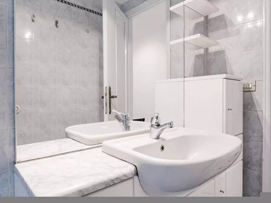 Immagine 56 di Camera in affitto  in Via delle Belle Arti21 a Bologna