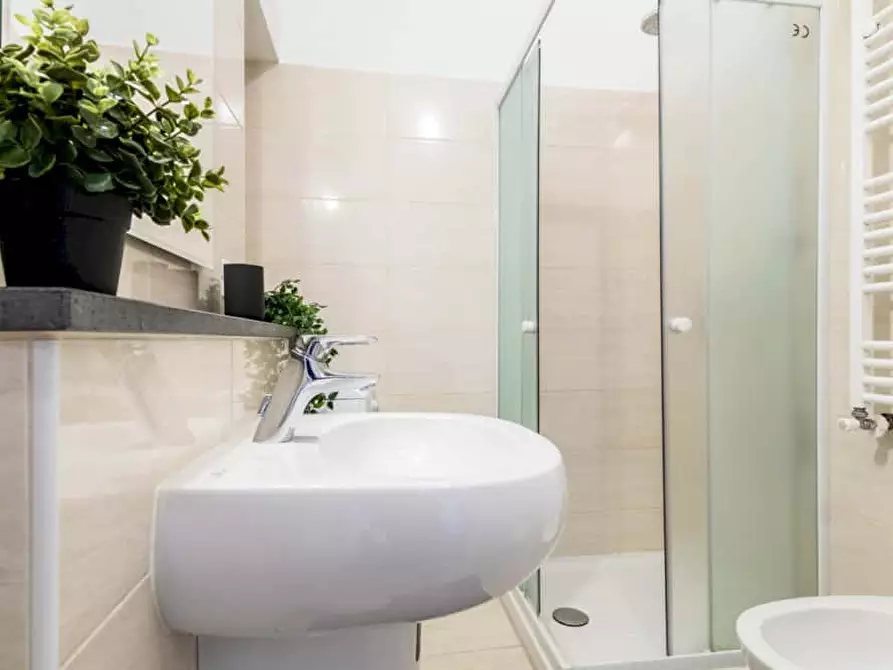 Immagine 6 di Camera in affitto  in Via Giovanni Pezzotti44 a Milano