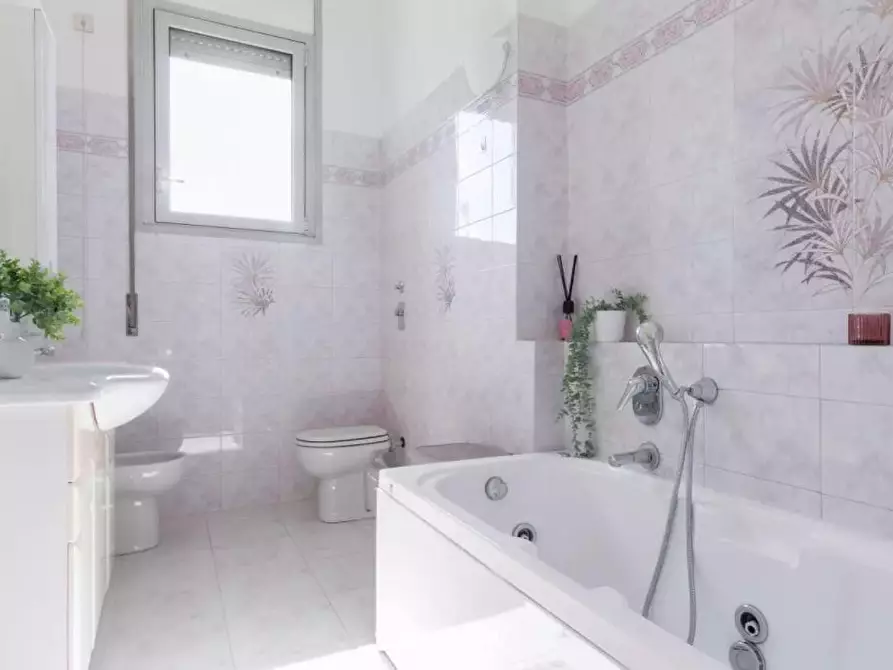 Immagine 14 di Camera in affitto  in Via Guido Guarini Matteucci1 a Milano