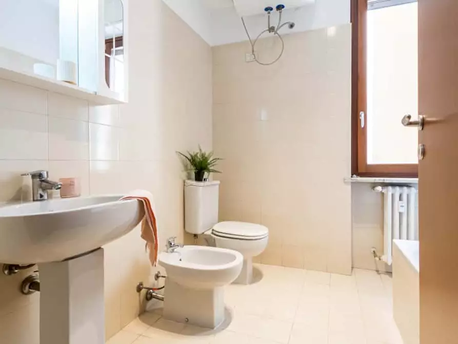 Immagine 9 di Camera in affitto  in Via Luciano Zuccoli19 a Milano