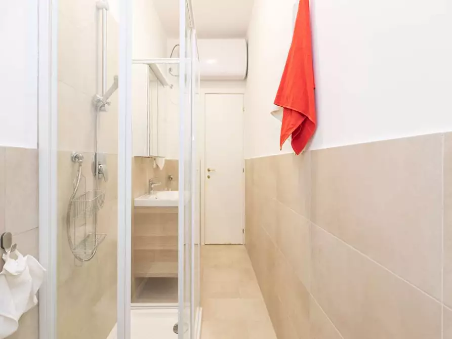 Immagine 26 di Camera in affitto  in Via Salasco1 a Milano