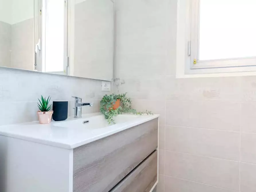 Immagine 18 di Camera in affitto  in Via Riccardo Pitteri23 a Milano