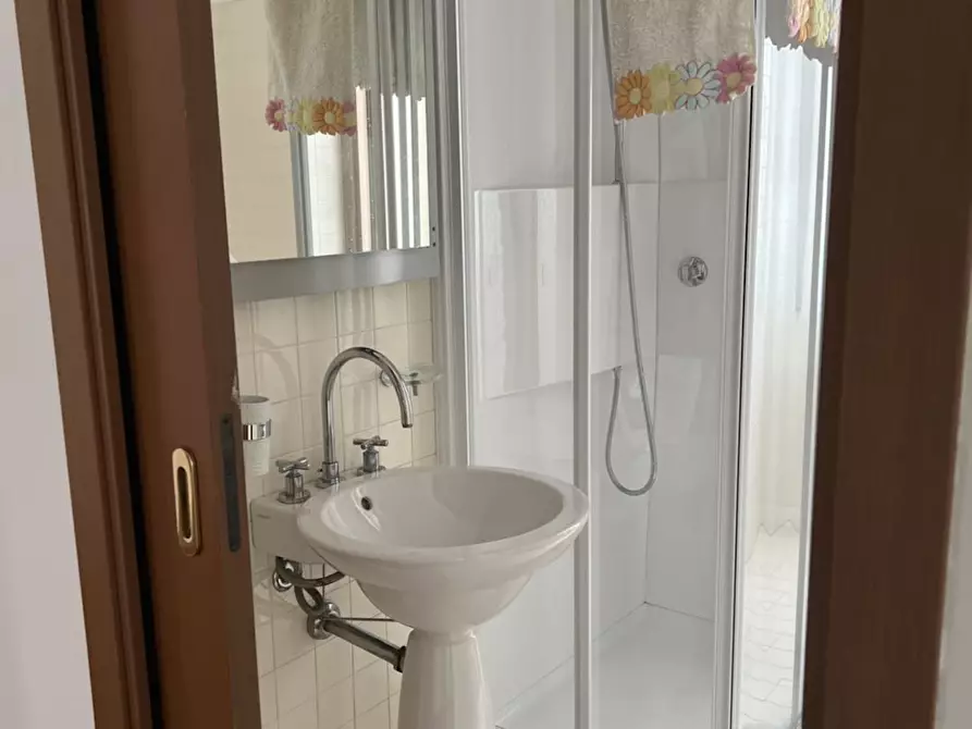 Immagine 10 di Camera in affitto  in Via XX Settembre58b a Bergamo