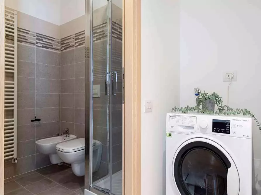 Immagine 25 di Camera in affitto  in Via Gardone5 a Milano