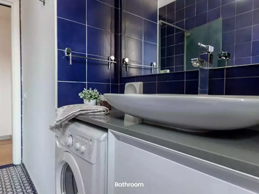 Immagine 11 di Camera in affitto  in Via Intra3 a Milano