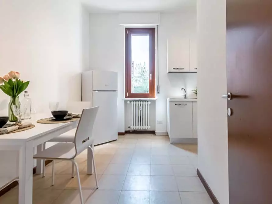 Immagine 5 di Camera in affitto  in Via Luciano Zuccoli19 a Milano