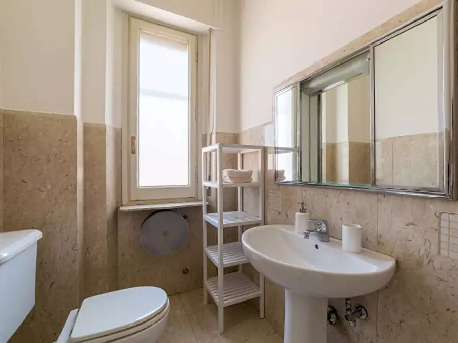 Immagine 11 di Camera in affitto  in Viale dei Mille8 a Firenze