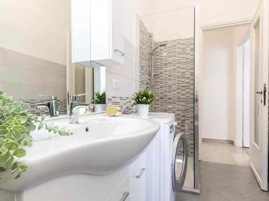 Immagine 11 di Camera in affitto  in Via Maniago2 a Milano