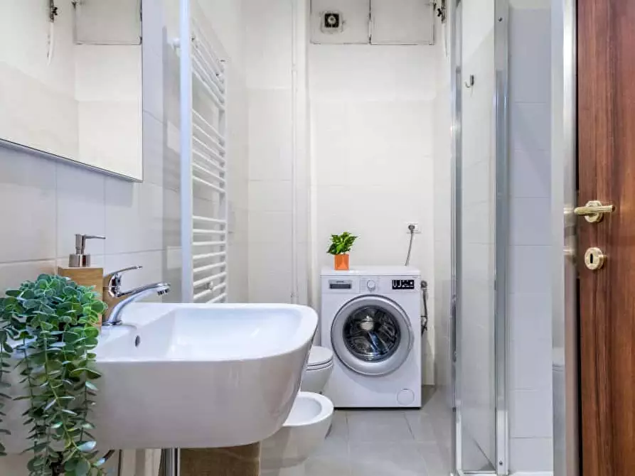 Immagine 11 di Camera in affitto  in Via Cadore35 a Milano