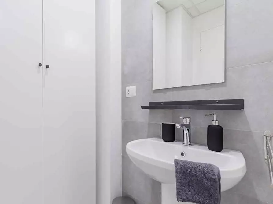 Immagine 24 di Camera in affitto  in Viale Bligny28 a Milano