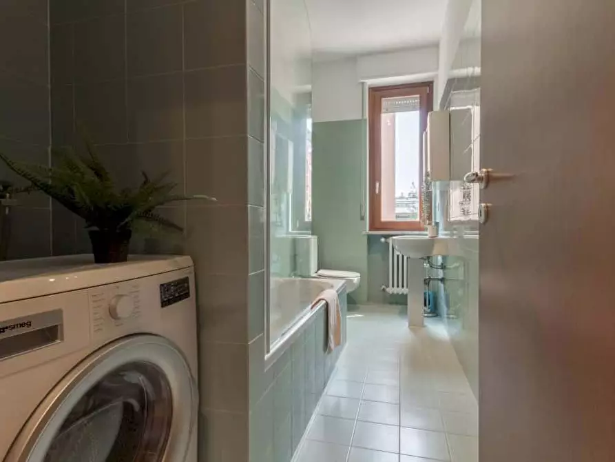 Immagine 8 di Camera in affitto  in Via Luciano Zuccoli19 a Milano