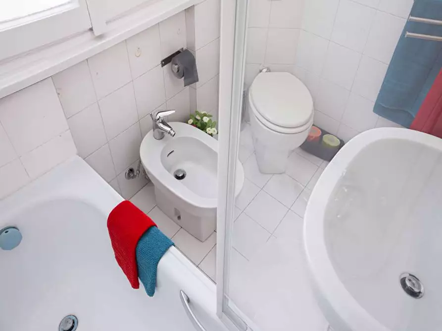 Immagine 36 di Camera in affitto  in Via Salvatore Barzilai9 a Milano