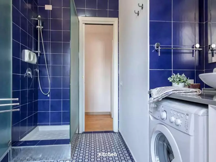 Immagine 10 di Camera in affitto  in Via Intra3 a Milano