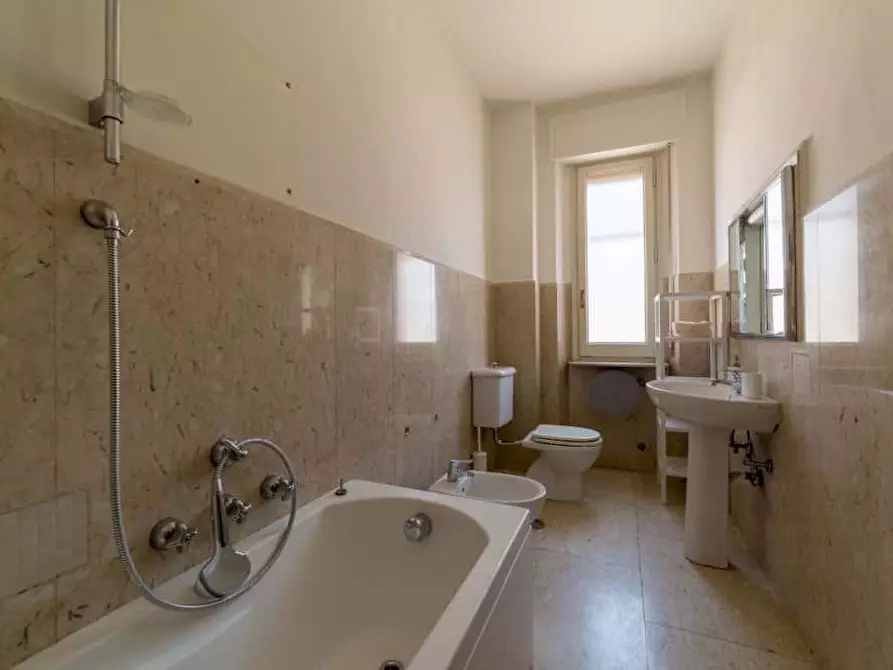 Immagine 14 di Camera in affitto  in Viale dei Mille8 a Firenze