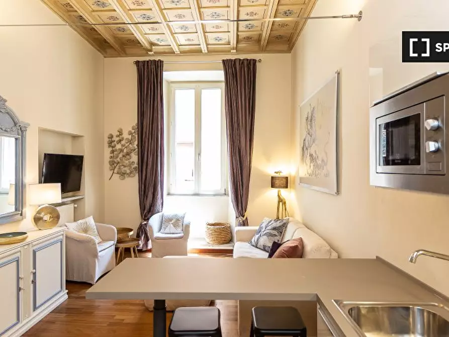 Appartamento in affitto in Via Frattina a Roma