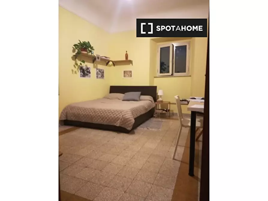 Camera condivisa in affitto in Piazza Manfredo Fanti, 00185 Roma RM, Italy a Roma