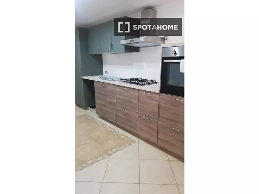 Immagine 13 di Camera condivisa in affitto  in Vico Canalone a Fontana dei Serpi a Napoli