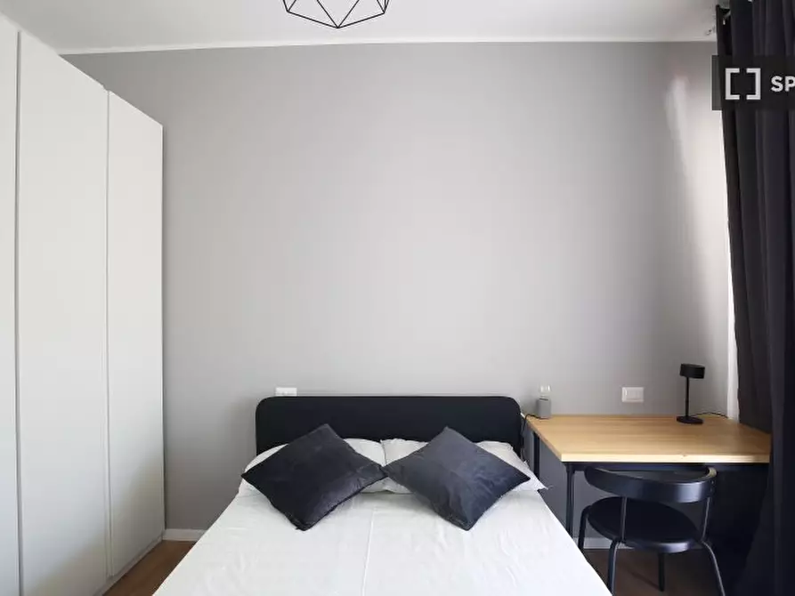 Immagine 2 di Camera condivisa in affitto  in Via Benjamin Constant a Milano