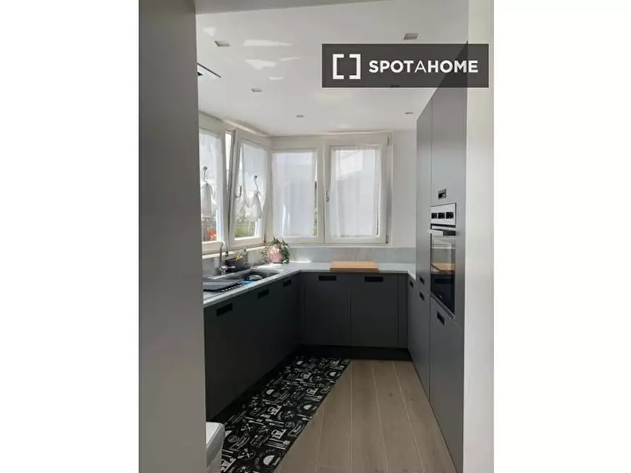 Immagine 1 di Appartamento in affitto  in Via Silvestri a Roma
