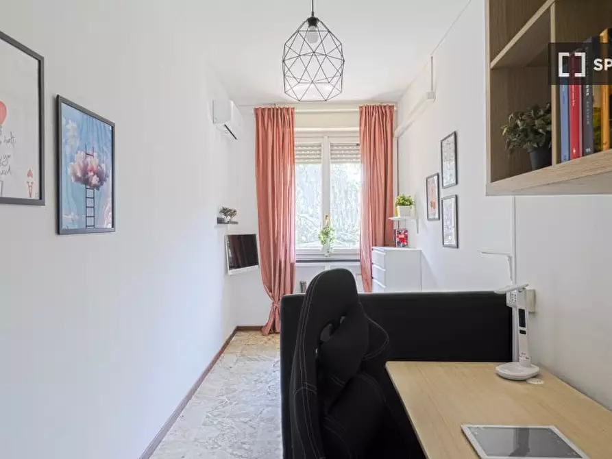 Immagine 3 di Camera condivisa in affitto  in Viale Francesco Restelli a Milano