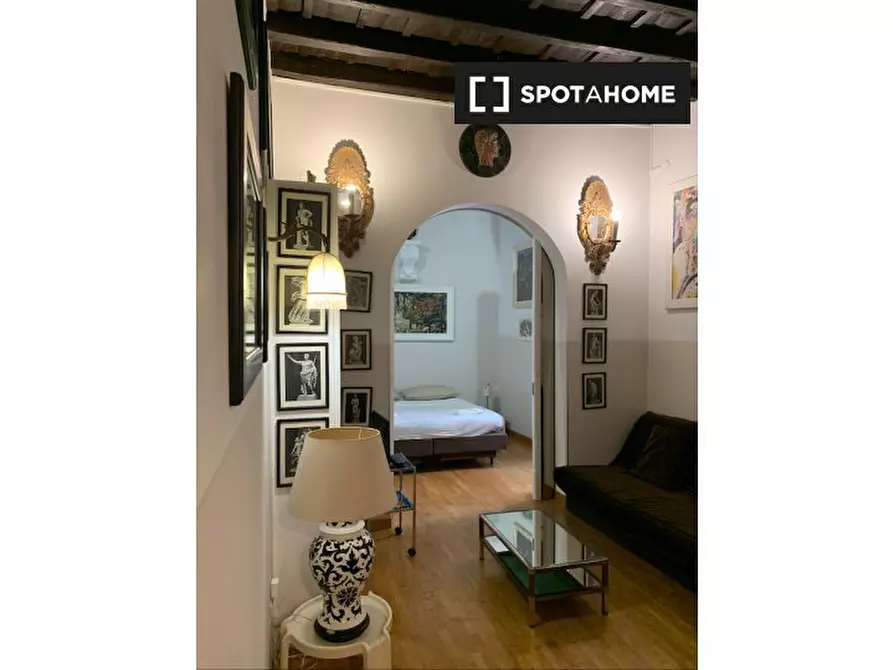 Immagine 10 di Appartamento in affitto  in Via dell'Archetto a Roma