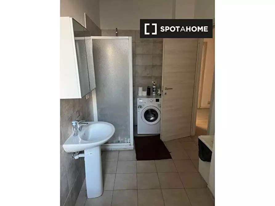 Immagine 9 di Camera condivisa in affitto  in Piazza Tancredi Galimberti a Torino