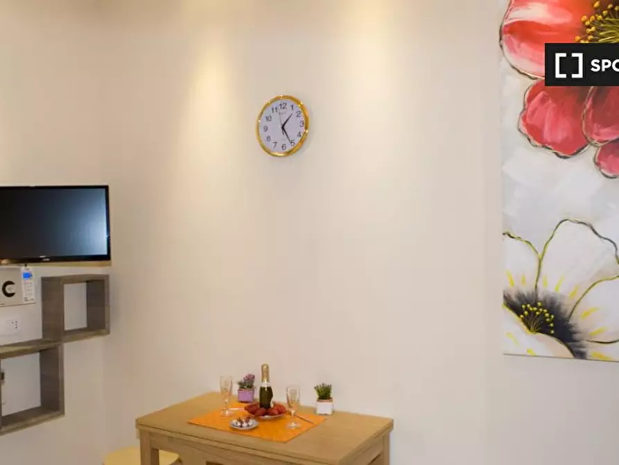 Immagine 18 di Camera condivisa in affitto  in Via Vetulonia a Roma