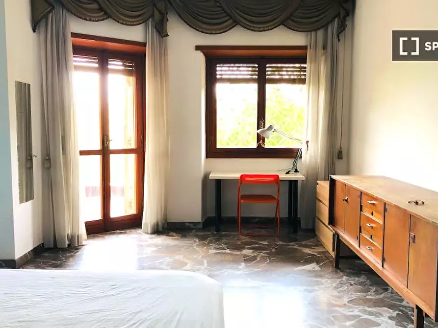 Immagine 4 di Camera condivisa in affitto  in Viale Leonardo da Vinci, 00145 Roma RM, Italy a Roma