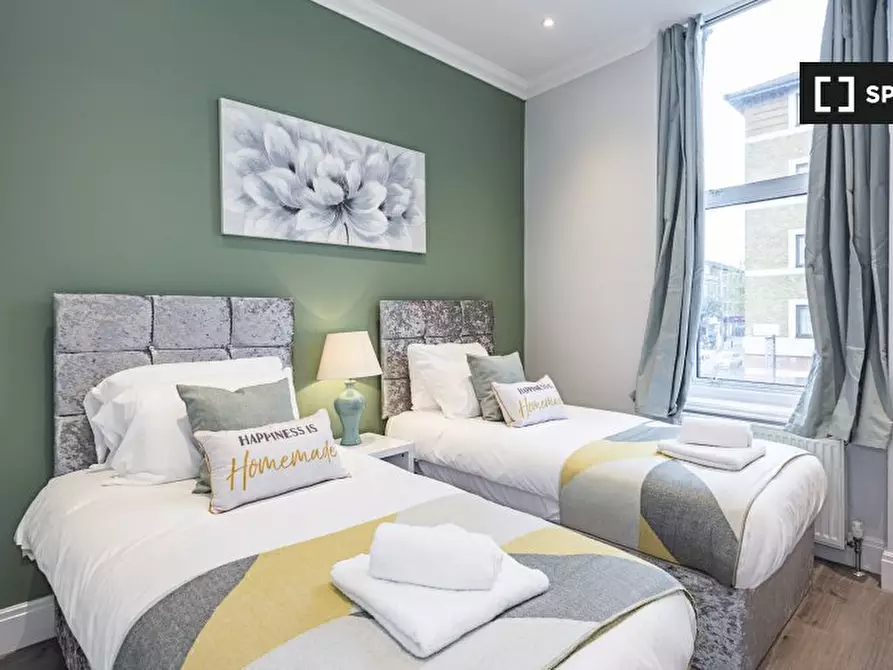 Immagine 18 di Appartamento in affitto  in Kilburn High Rd a Camden Town