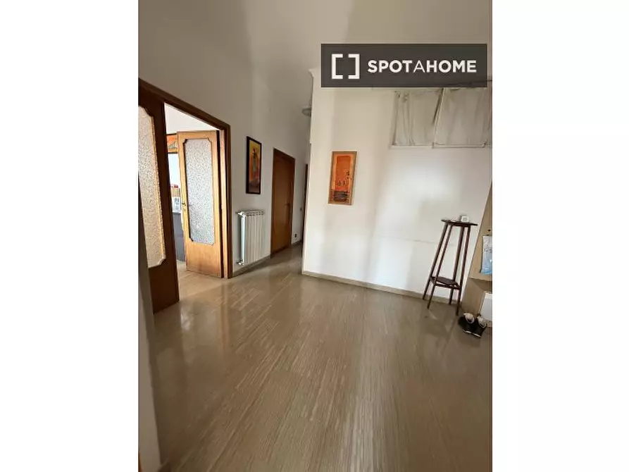 Immagine 5 di Camera condivisa in affitto  in Via Angelo Marabini a Roma