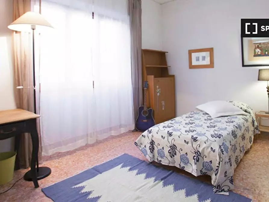 Immagine 2 di Camera condivisa in affitto  in Viale Appio Claudio, 00174 Roma RM, Italy a Roma
