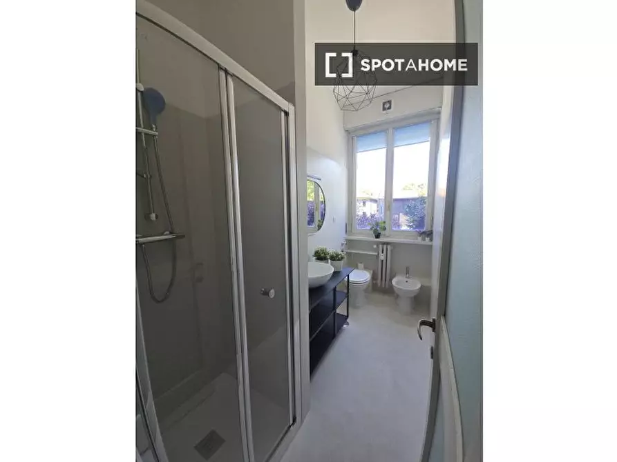 Immagine 9 di Camera condivisa in affitto  in Viale Francesco Restelli a Milano