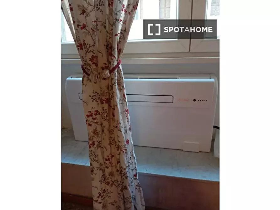 Immagine 10 di Camera condivisa in affitto  in Via Camilla a Roma