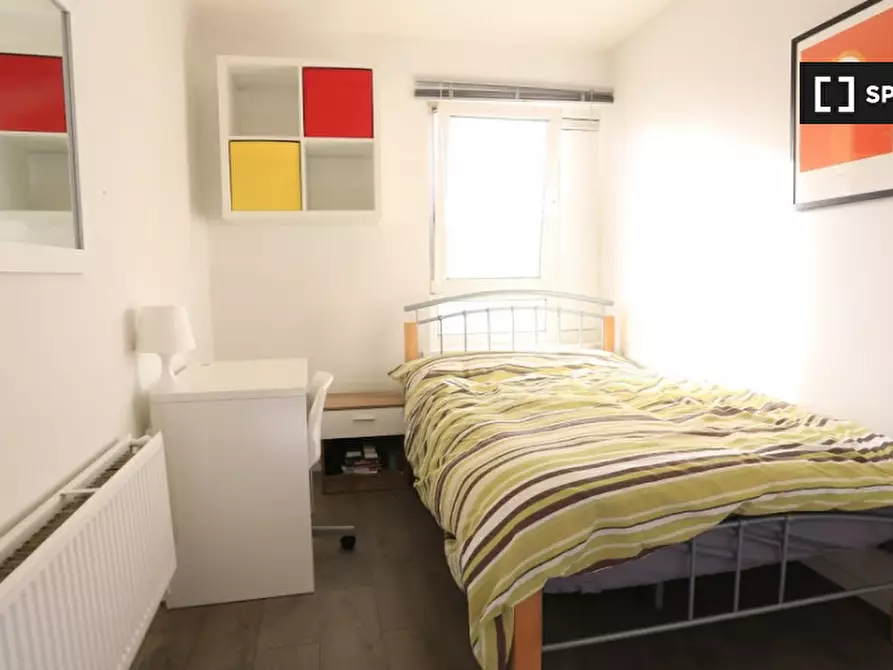 Immagine 2 di Camera condivisa in affitto  in Poplar a Poplar