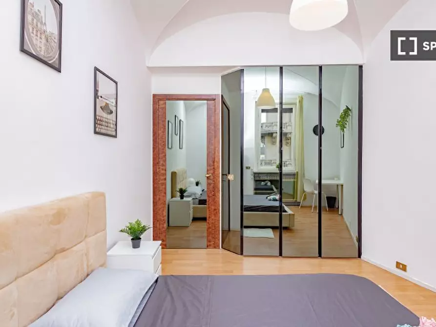 Immagine 2 di Camera condivisa in affitto  in Via Cesare Battisti a Milano