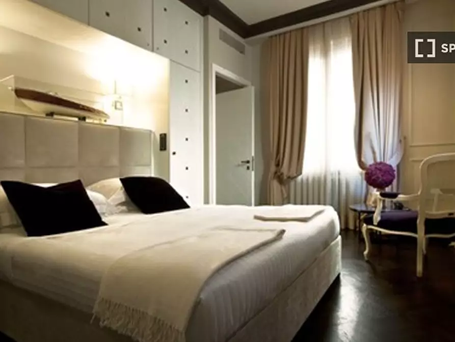 Immagine 1 di Camera condivisa in affitto  in Via dei Brunelleschi a Firenze