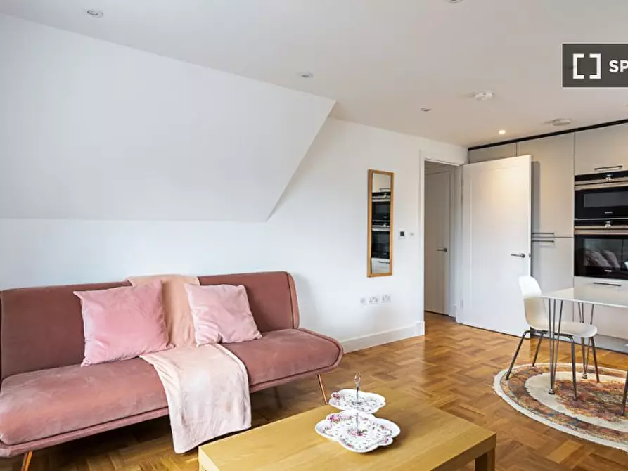 Immagine 8 di Appartamento in affitto  in Peacock Court a Hammersmith