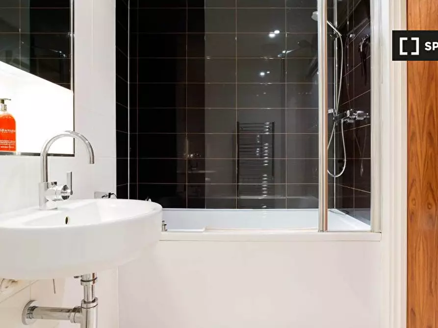 Immagine 11 di Appartamento in affitto  in Lamb's Passage a Islington