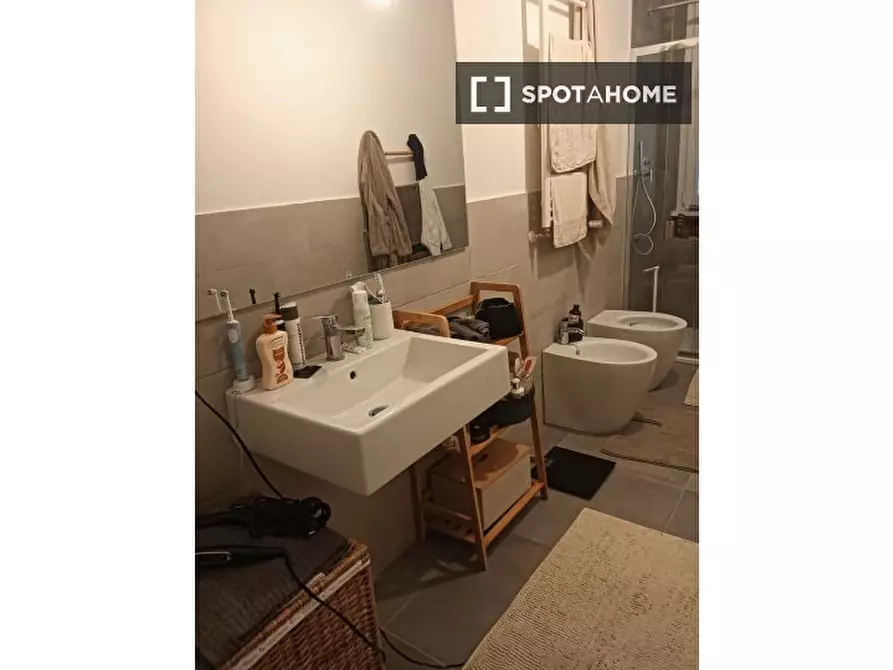 Immagine 10 di Camera condivisa in affitto  in Via Ippolito Nievo a Roma