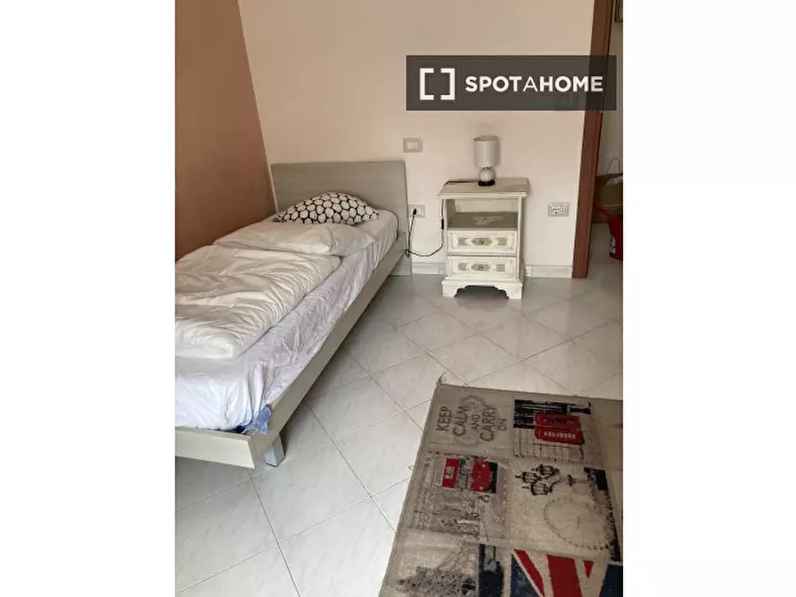 Immagine 3 di Camera condivisa in affitto  in Via Portuense a Roma