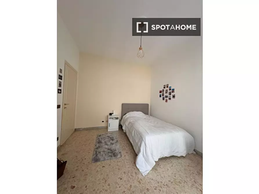 Immagine 1 di Camera condivisa in affitto  in Via dei Monti di Primavalle a Roma