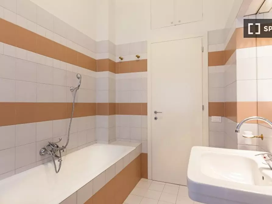 Immagine 9 di Appartamento in affitto  in Via Druso a Roma