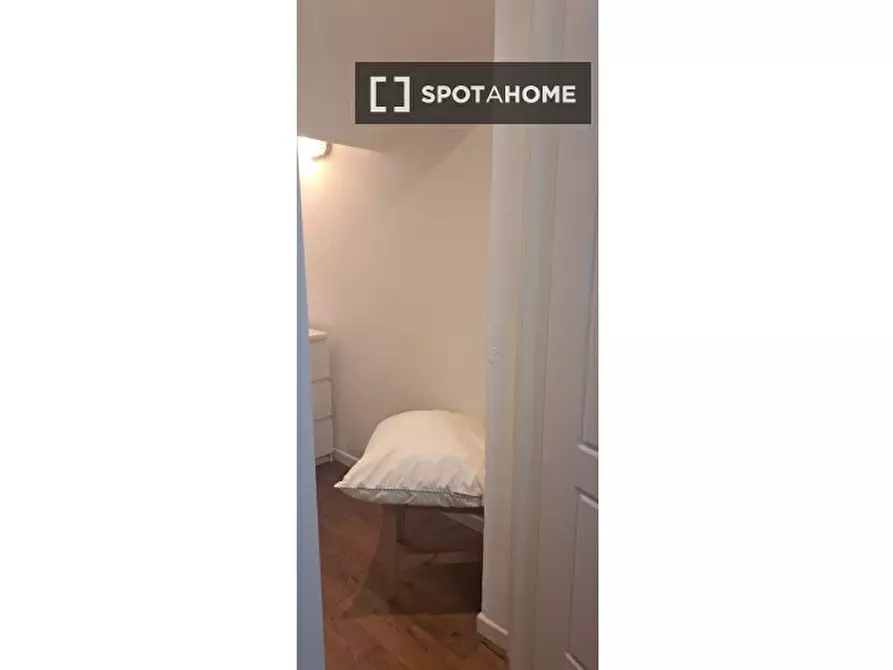 Immagine 15 di Camera condivisa in affitto  in Alzaia Naviglio Pavese a Milano