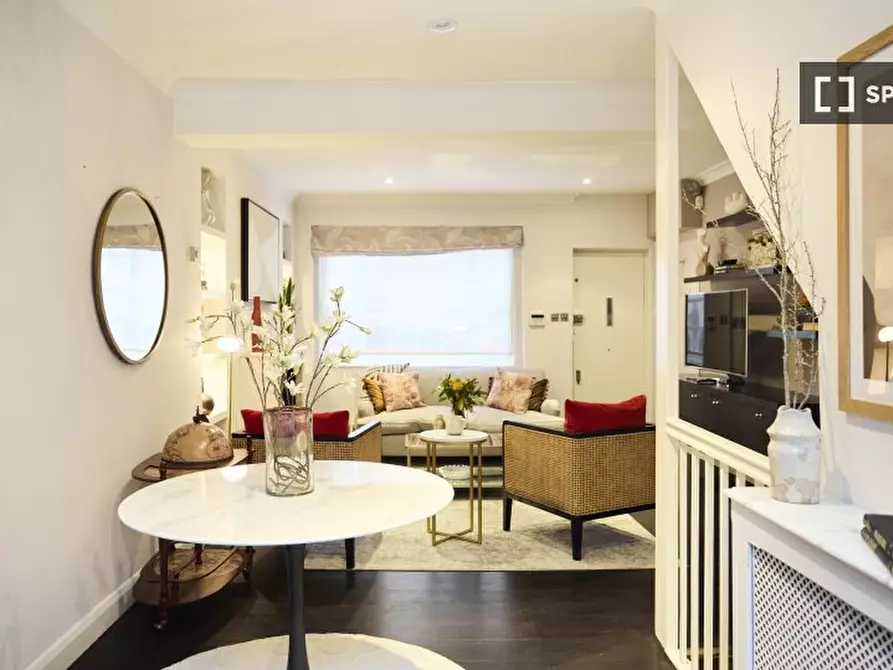 Immagine 17 di Appartamento in affitto  in Uxbridge St a Kensington