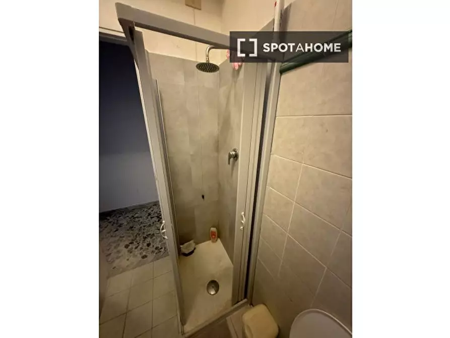 Immagine 4 di Camera condivisa in affitto  in Via Cornelio Magni a Roma